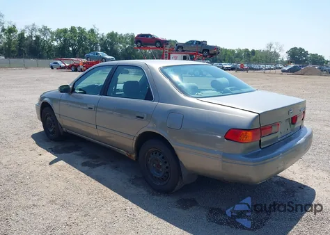2001 Toyota Camry Le from USA, damaged, VIN 4T1BG22K71U045327